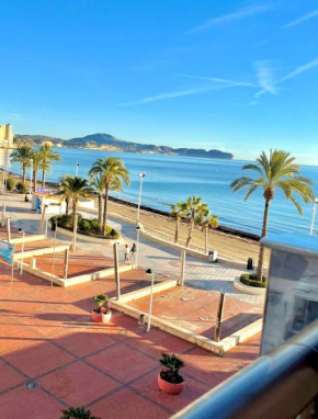 RELAX con el sonido del Mar e Increíbles VISTAS a 1a linea de PLAYA Acogedor y cómodo Apto con piscina